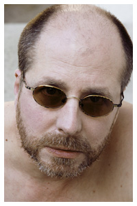 Markus Vogelbacher mit Sonnenbrille und Bart
